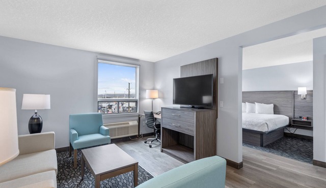 Emerald Hotel & Suites in Calgary