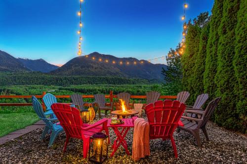EmeraldRidge Retreat - 180 Degree Amazing View & Firepit & BBQ