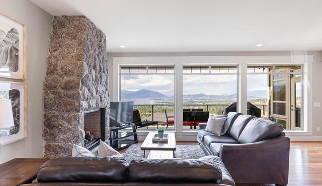 Enjoy Kelowna life! Okanagan Lake and City Views