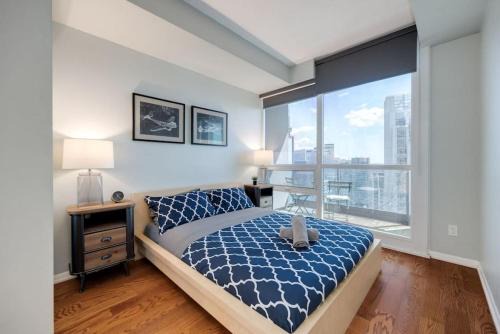 Ent District 3 Bedroom 2Bath Parking CN Tower