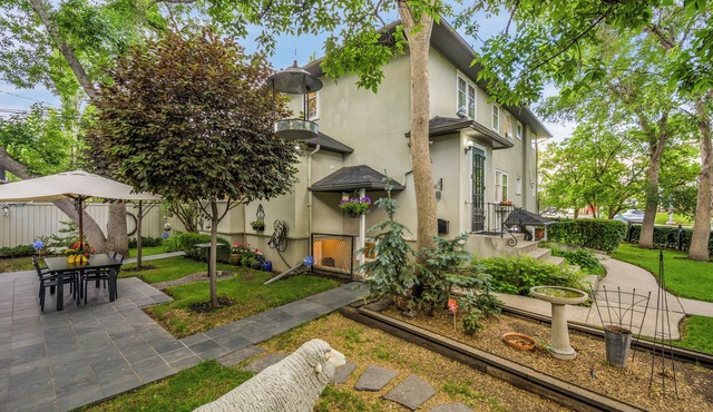 Entire Cliff Bungalow Heritage Property | 7 Beds, Garden Oasis, 4 Parking Spaces