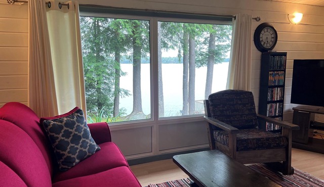 Escape Rejuvenate @Luxury Lakefront Muskoka 3 BR cottage with 2 BR Bunkie