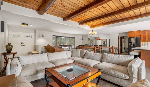 Estate on Bow River 25 Min to DT YYC 5BR w AC