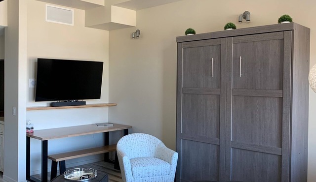 Executive condo in the heart of downtown Kelowna