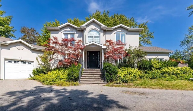 Executive home, spacious, 4 bedrm, parking, 30 min to downtown, backyard, pets