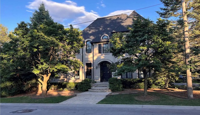 Executive Home With Luxury Amenities and Large Private Yard