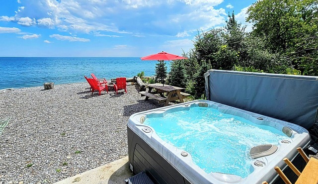 Experience Blissful Lakeside Living: Retreat with Stunning Views, Beach Access