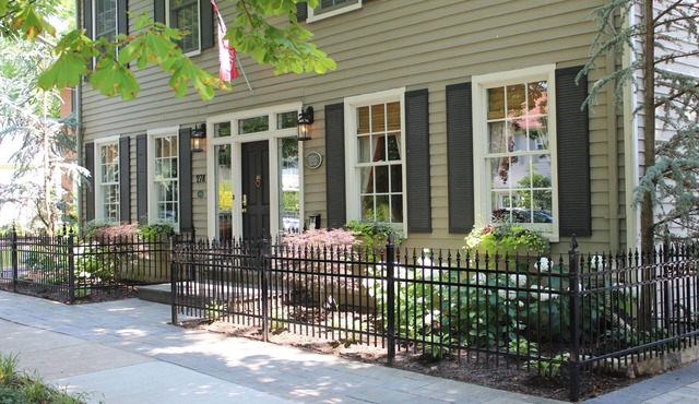 Experience Regent House, Historic 5 BR Luxury in Old Town NOTL