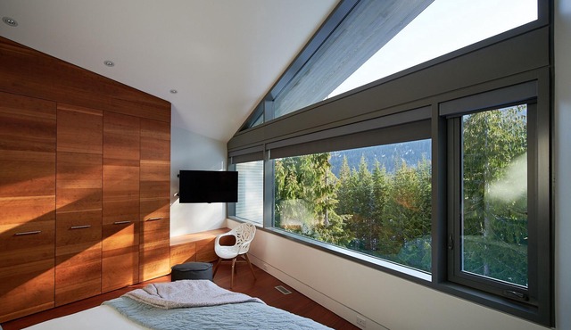 Exquisite Modern Home on Whistler Mountain - SKI/IN OUT BIKE IN/OUT