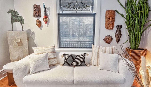 Exquisite Vintage Hotel - Steps to Downtown