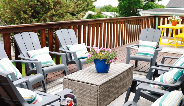Fabulous multi family home next to the Cardston Temple, 30 minutes from Waterton