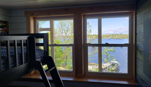 Fabulous New Georgian Bay Cottage on the water!