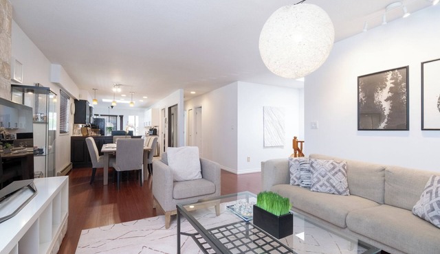 Family friendly 3BR/2BA Vancouver Home with EV Charging – 10 Min to Downtown