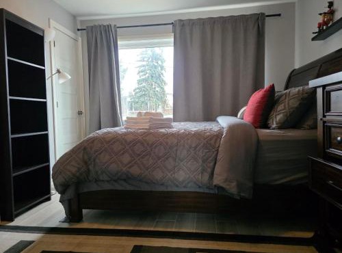 Family friendly house with free parking in Delson