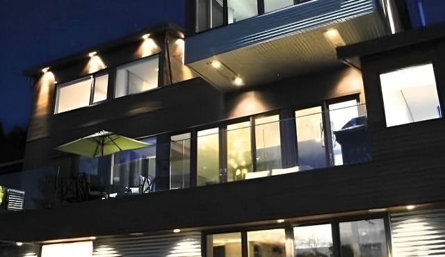 Family Friendly Modern Luxury with Pool and Expansive City and Mountain Scapes