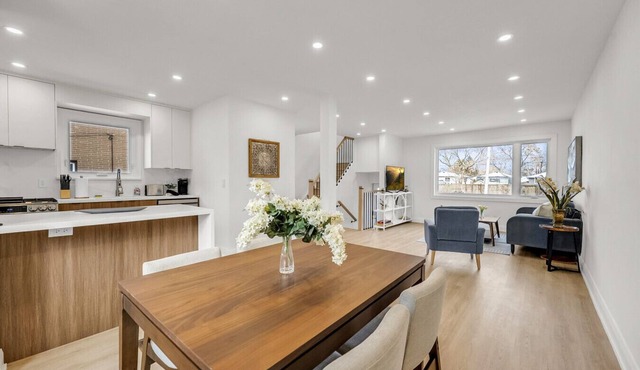 *Family Haven* Renovated 3BR Backyard Parking