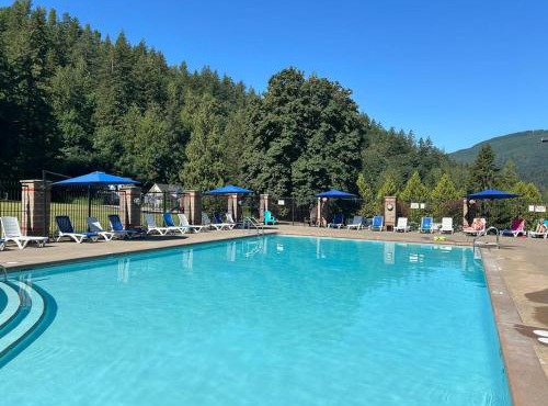 Family Retreat - Pool, Hot tub & Lake Access
