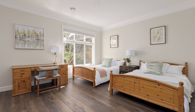 Family Room. 2 Double Beds. Private Bath. Free Parking .Central AC.