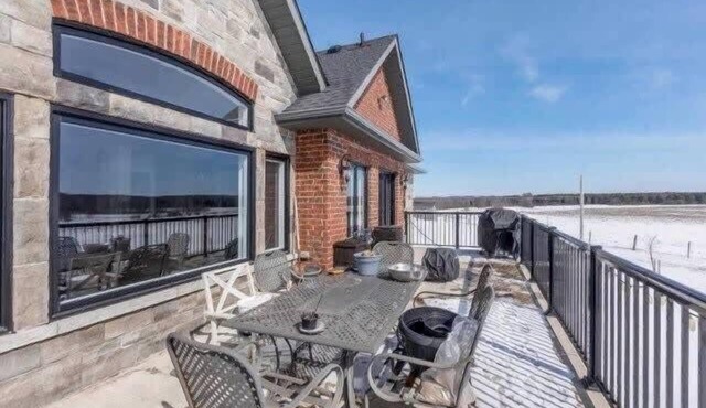 Farmhouse Retreat! Sunset Views + Ping Pong!