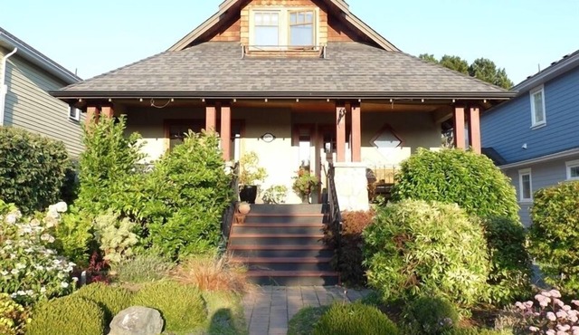 Feel at home, a few blocks from downtown Sidney and beach