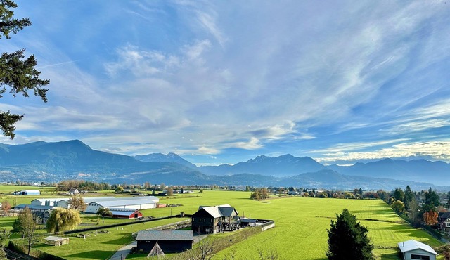 Few minutes walk to Veddar River, Cultus lake and Water theme park