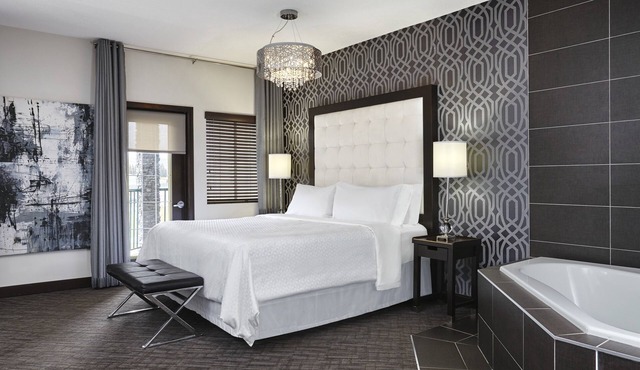 Four Points by Sheraton Hotel & Suites Calgary West