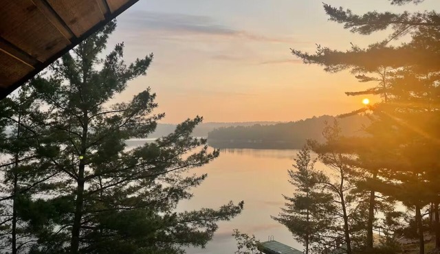 French River family friendly, boat friendly, close to ammenties cottage