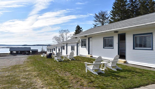 Friars Bay Inn & Cottages