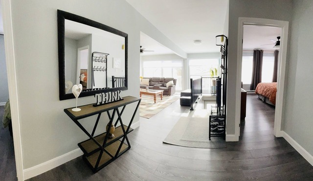 Full apartment, quick access with 40 Highway and 15 Highway. Free Parking