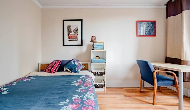 Fully equipped Loft style apartment Historic New Westminster