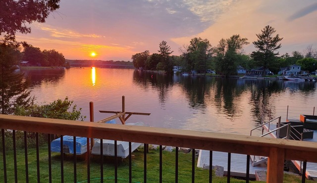Fully renovated luxury waterfront cottage