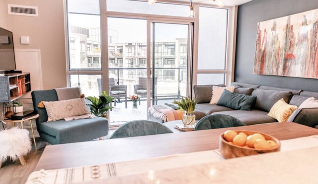 *FULLY STOCKED MODERN CONDO*