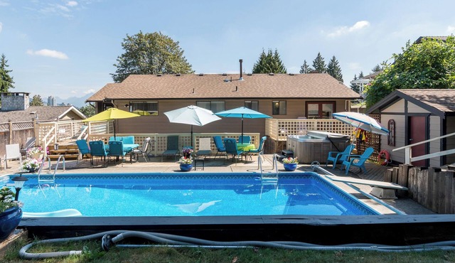 Fun and Comfy House with Pool and Hot Tub