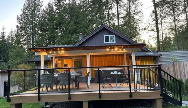 Fun cottage with hot tub, pool table, game room, and a huge deck.