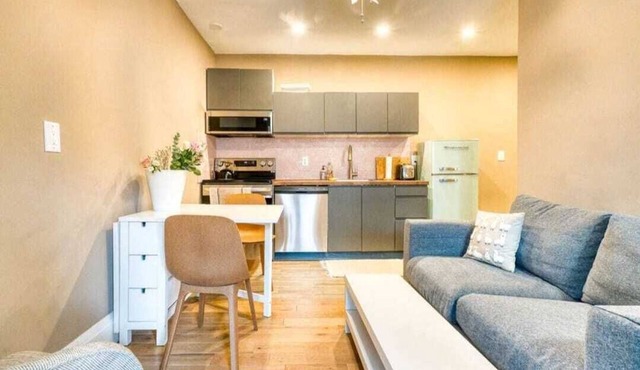 Garden-Facing Gem in Fab Roncy!