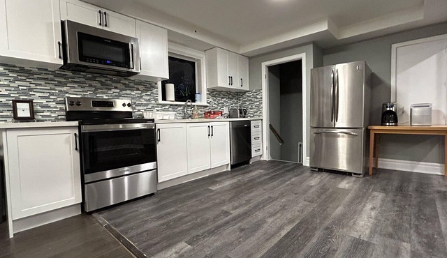 Georgina Waterfront Cottage w/ game room