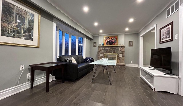 Georgina Waterfront Cottage w/ game room