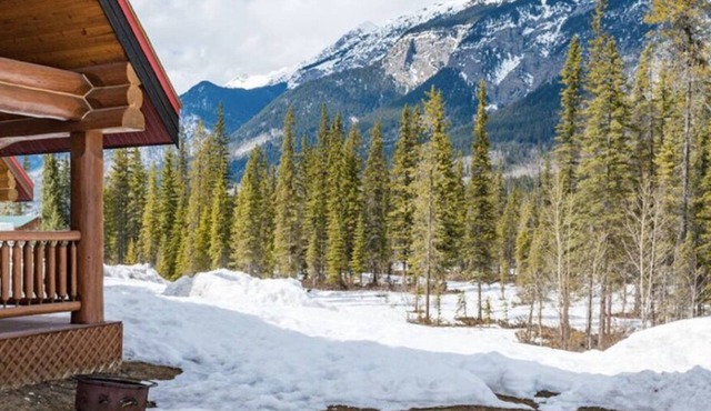 Getaway Cabin Ideal For Groups Exploring Rockies
