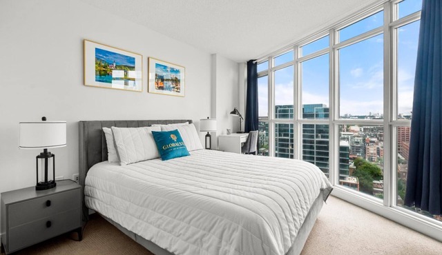 GLOBALSTAY 1 Bedroom with a Romantic View of Trains in Downtown