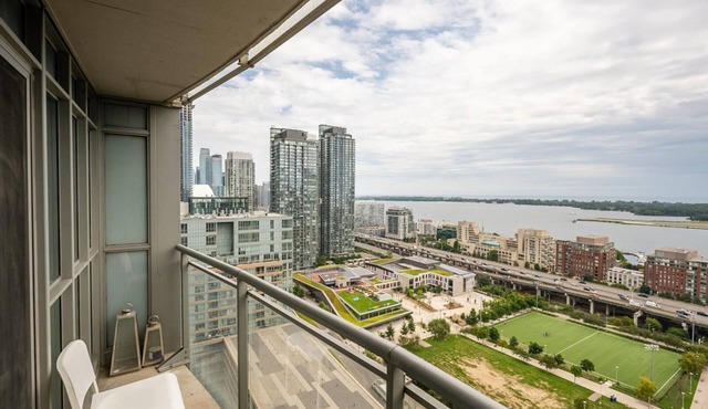 GLOBALSTAY. Lake View 1bd+den in Downtown