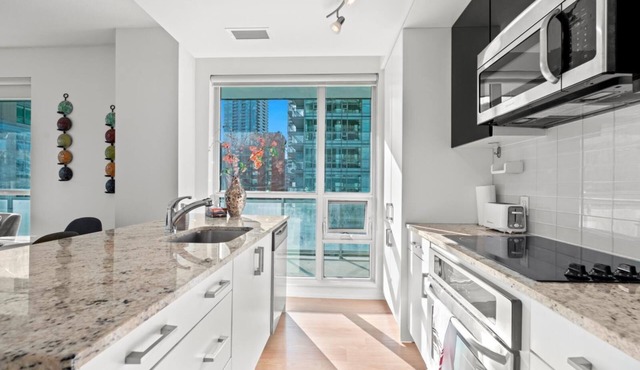 GLOBALSTAY. Modern New 2Bd 2Ba+Den Condo w/Balcony