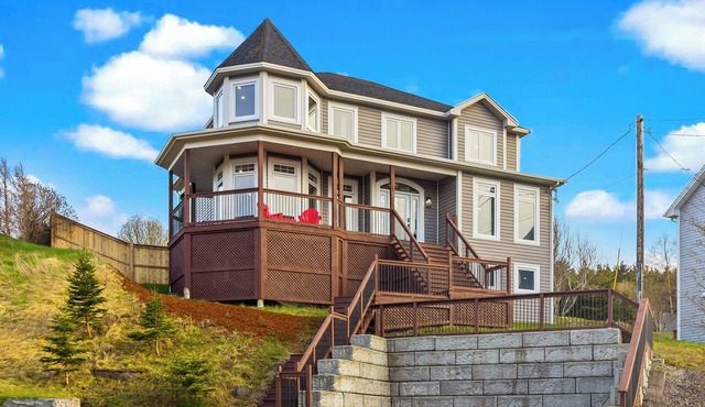 Gorgeous 4-bedroom house in St. John's perfect for families