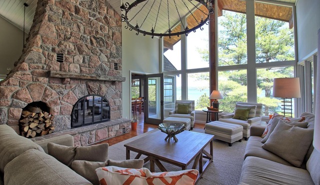 Gorgeous Cottage on Lake Rosseau! Huge Boathouse Deck + 300ft of Frontage!