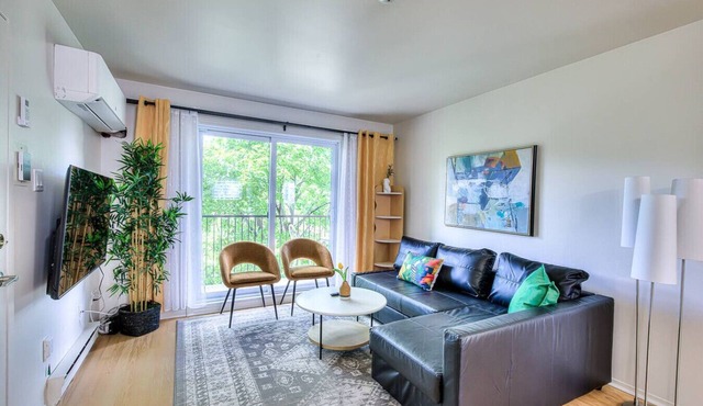 Gorgeous & Cozy 2 Bedroom Apt with Free Parking