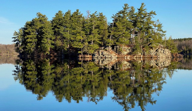 Gorgeous Island View Cottage near Perth Ontario