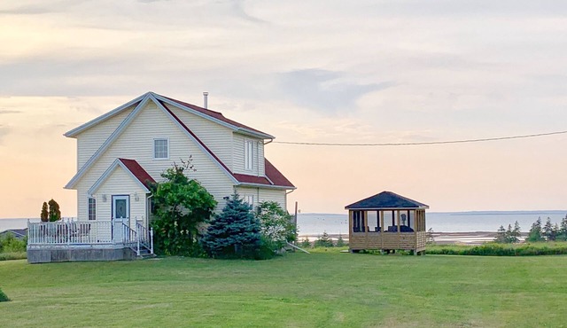 Gorgeous Private Chalet on 10 acres