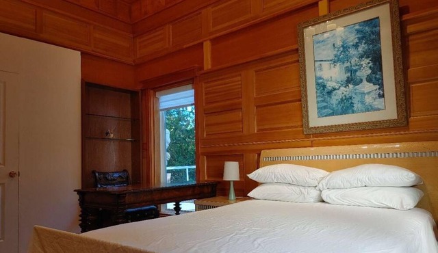 Gorgeous & Spacious Mansion with Ocean & Mountain View (hot tub included)