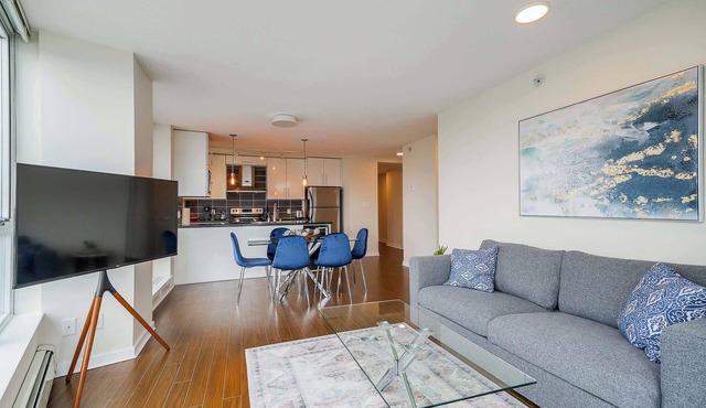 Gorgeous Unit with Beautiful City Views