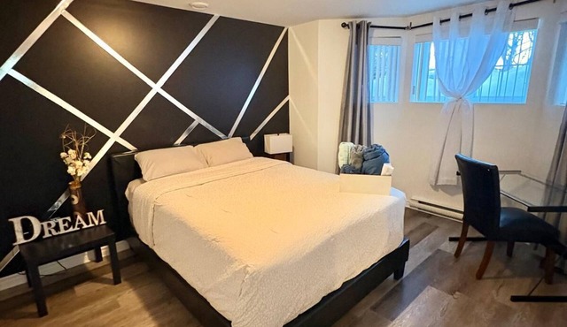 Grande chambre confortable à Laval