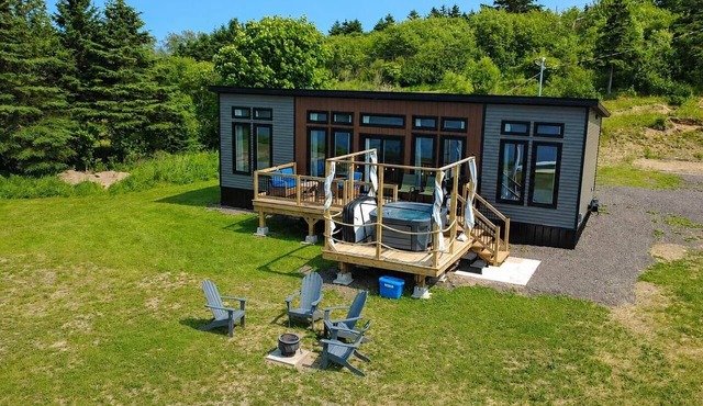 Gray Cottage - Ocean Front + Hot Tub